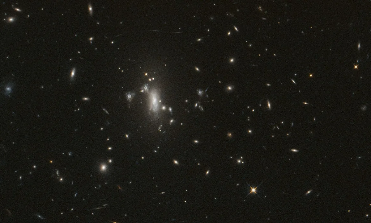 Efsanevi Hubble Uzay Teleskobu'ndan Tarihi Dönüm Noktası: 200.000 Yörünge ve Dev Süpernova Avı!