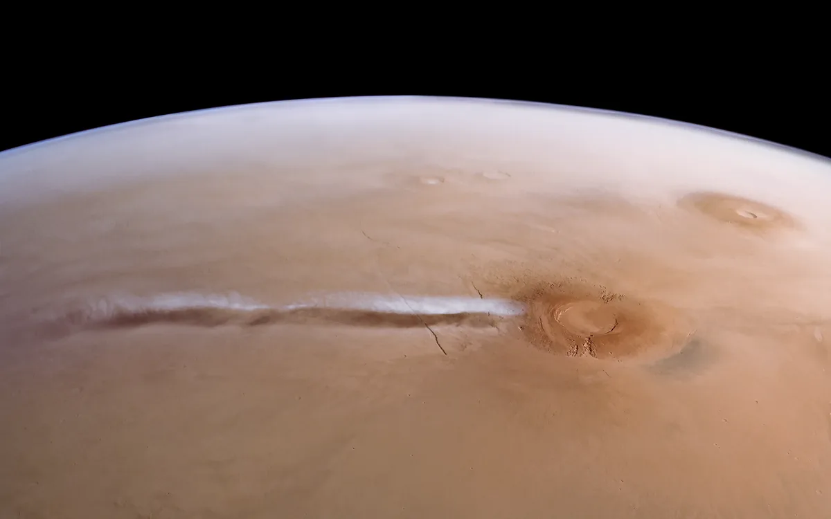 Kızıl Gezegen'in Gizemli Bulutu: Arsia Mons'un Egzotik Fizikle Doğan Devasa Yapısı