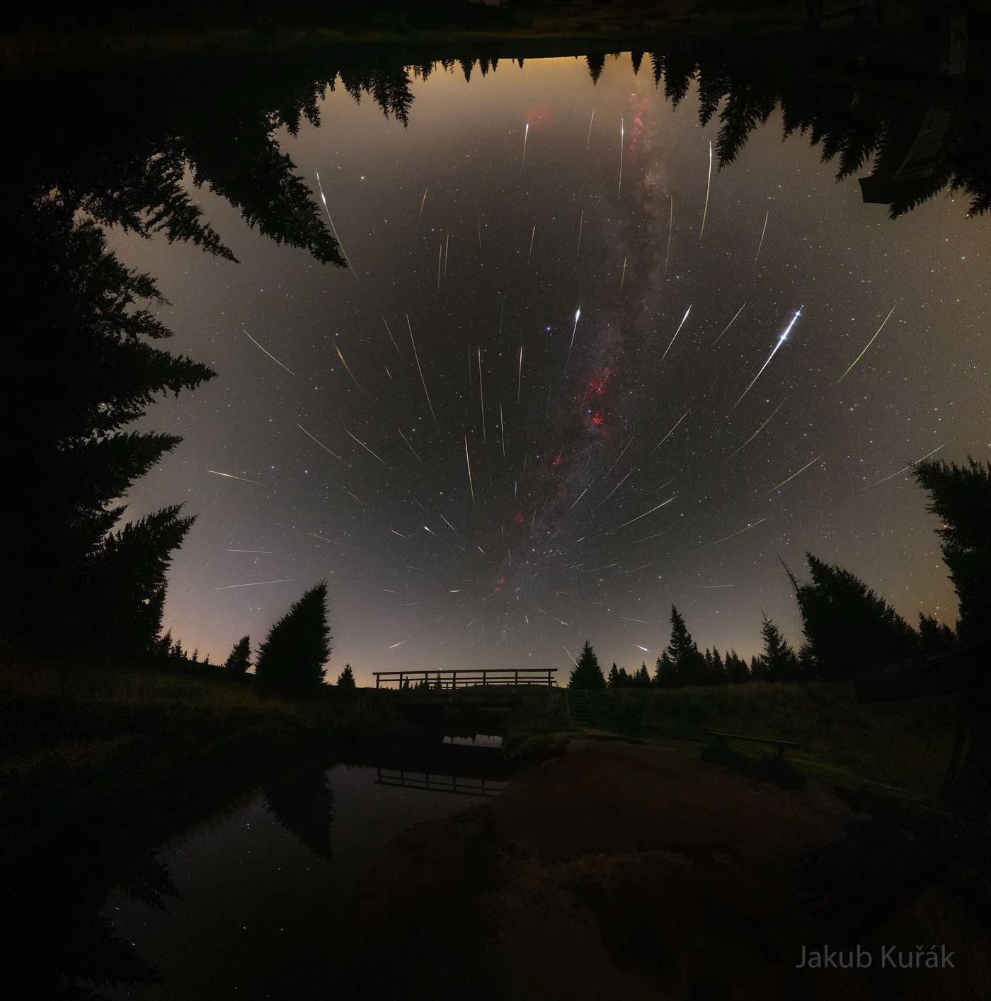 Perseus’un Kalbinden Doğan Işıklar: Perseid Akını | UzayVe APOD