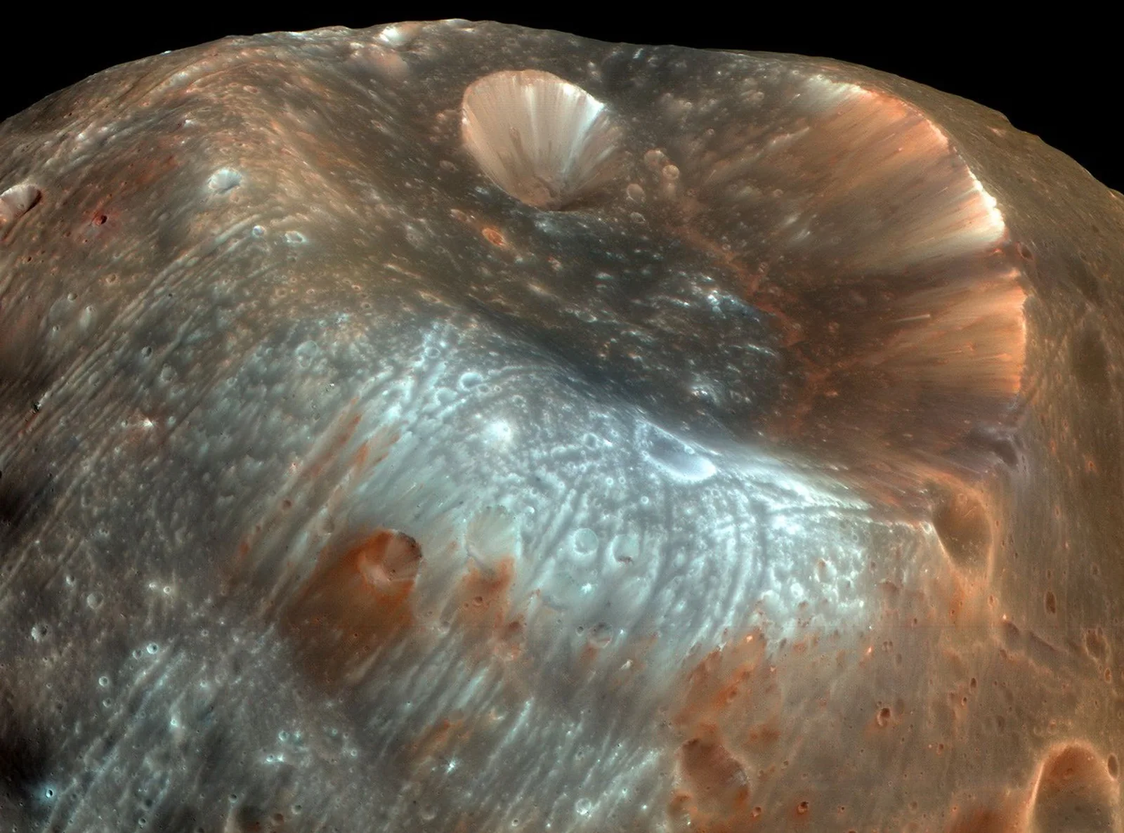 Mars'ın Talihsiz Uydusu Phobos'un Dev Yarası: Stickney Krateri | UzayVe APOD
